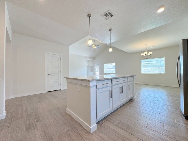 Building Photo - East El Paso 4 bed 2 Bath Refrig A/C!