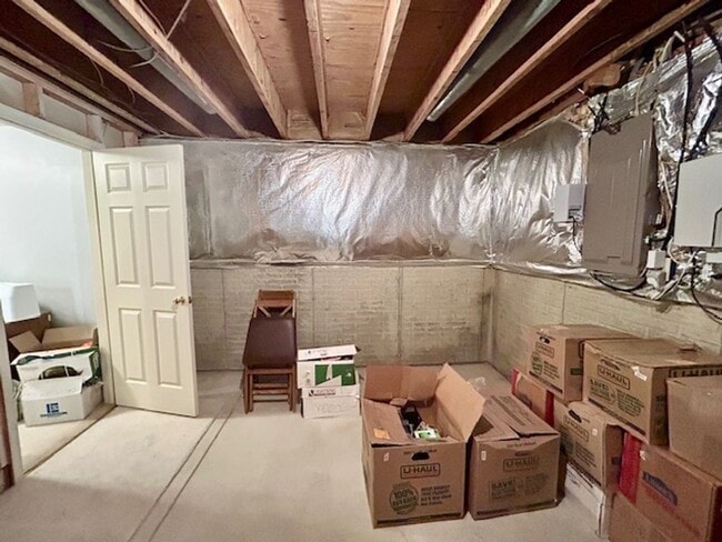 Building Photo - 5 Milestone Manor Ct