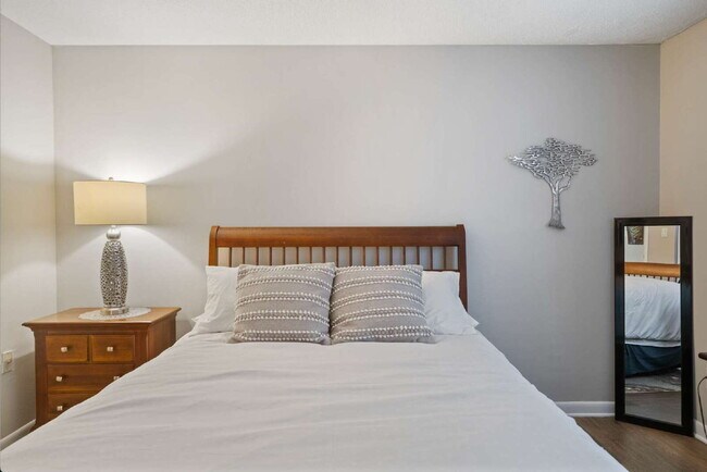 Building Photo - Fully Furnished Apartment in the Heart of Durham!