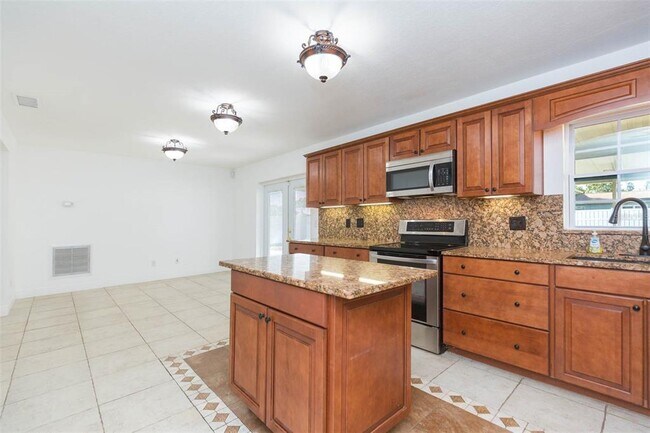 Building Photo - 6710 Mornay Cir