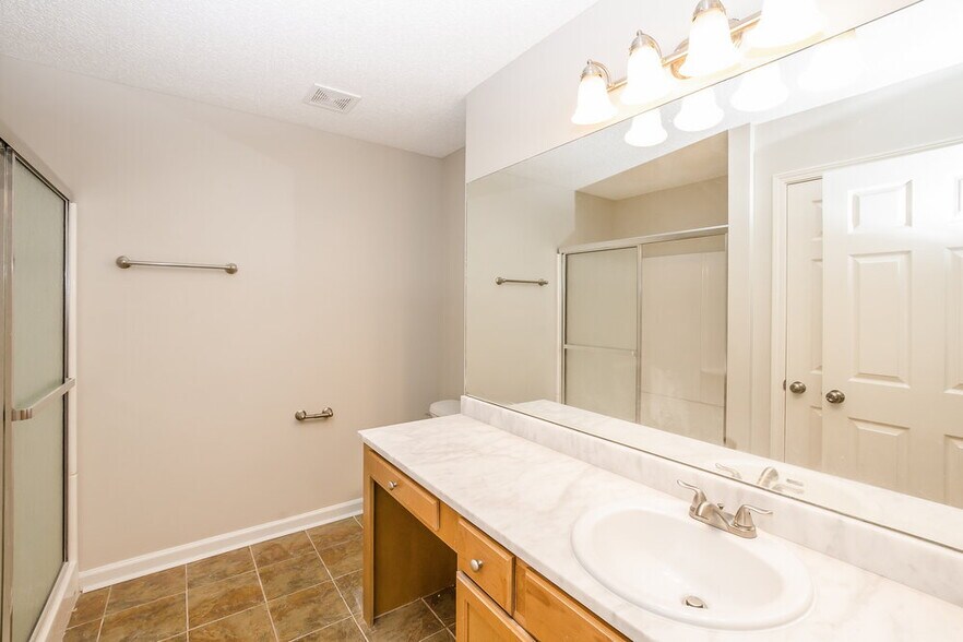 Building Photo - 10222 Evening Hill Dr
