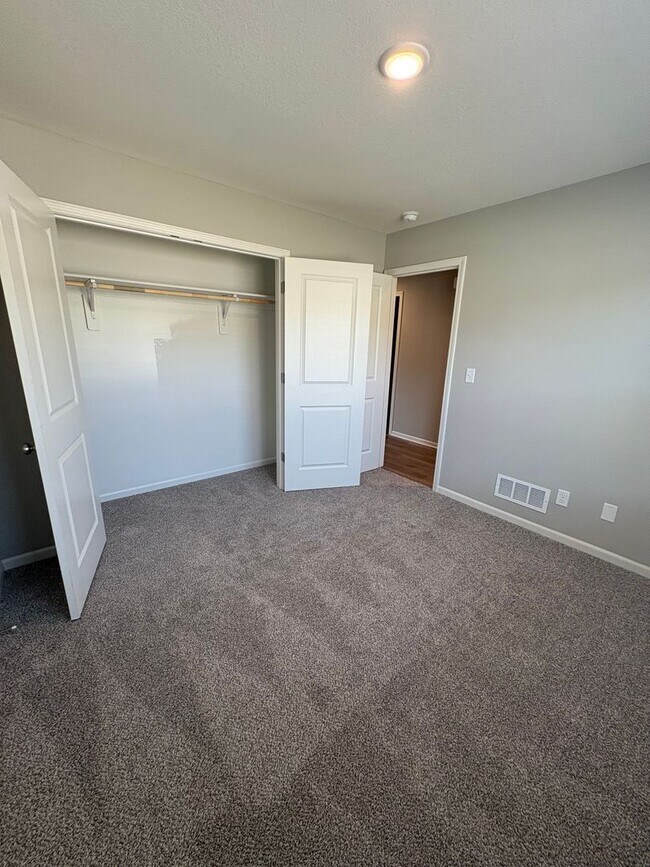 Building Photo - 643 Fall Meadow Ln