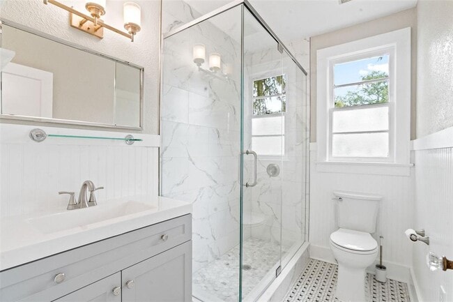 Building Photo - 205 Garden Cir N