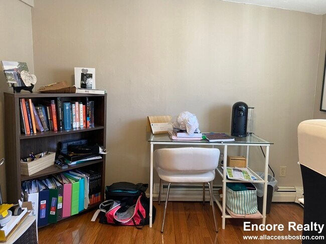 Building Photo - 8-8 Sunset St