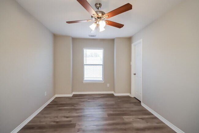 Building Photo - 20175 Royal Orchard Dr