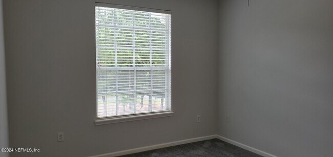 Building Photo - 10550 Baymeadows Rd