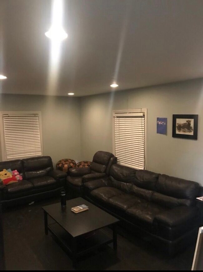 Building Photo - 2836 Summerfield Rd