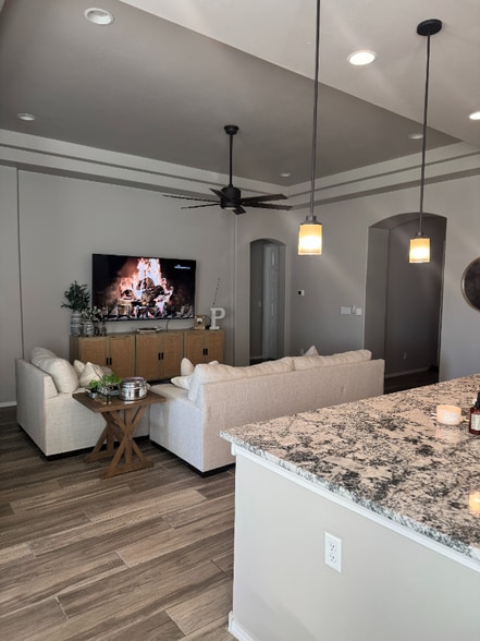 Primary Photo - 704 Amatista Lp SE