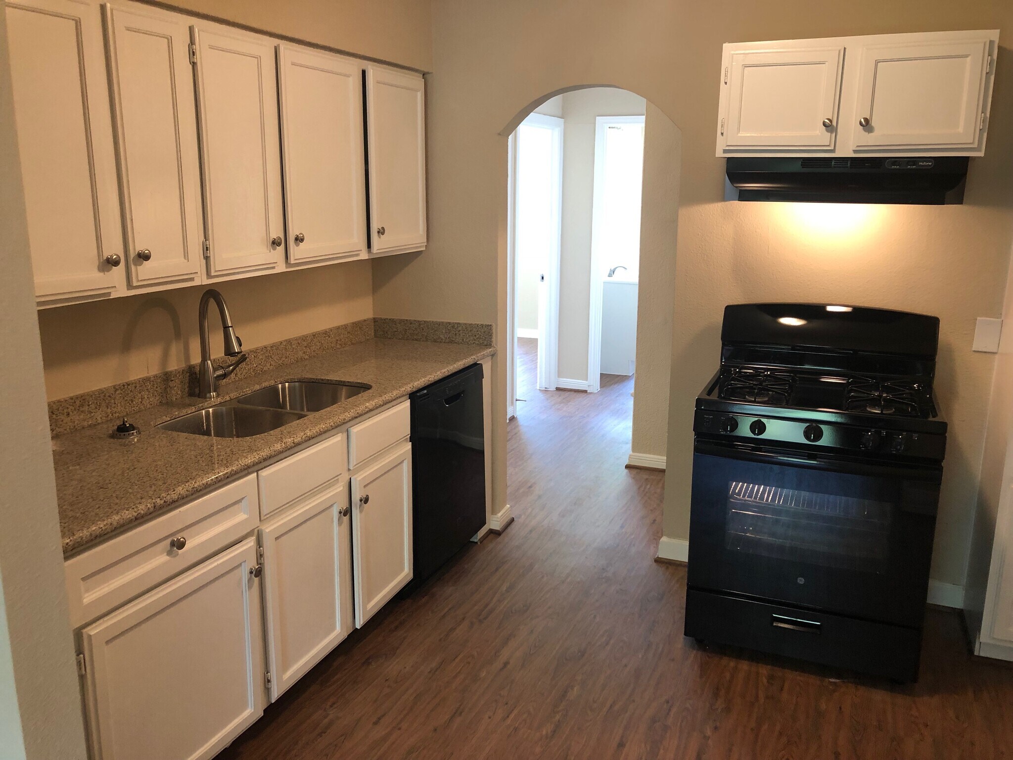 New kitchen. New paint, granite, washer, hood and stove. - 5235 Kingsbury St