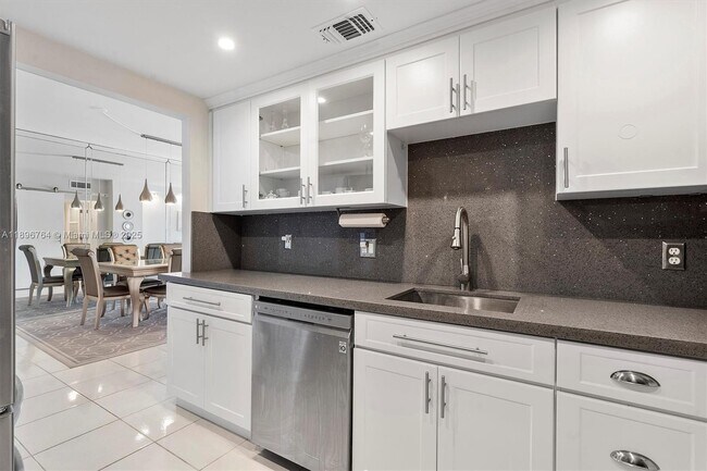 Building Photo - 1980 S Ocean Dr