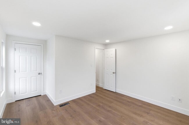 Building Photo - 213 Hermitage St