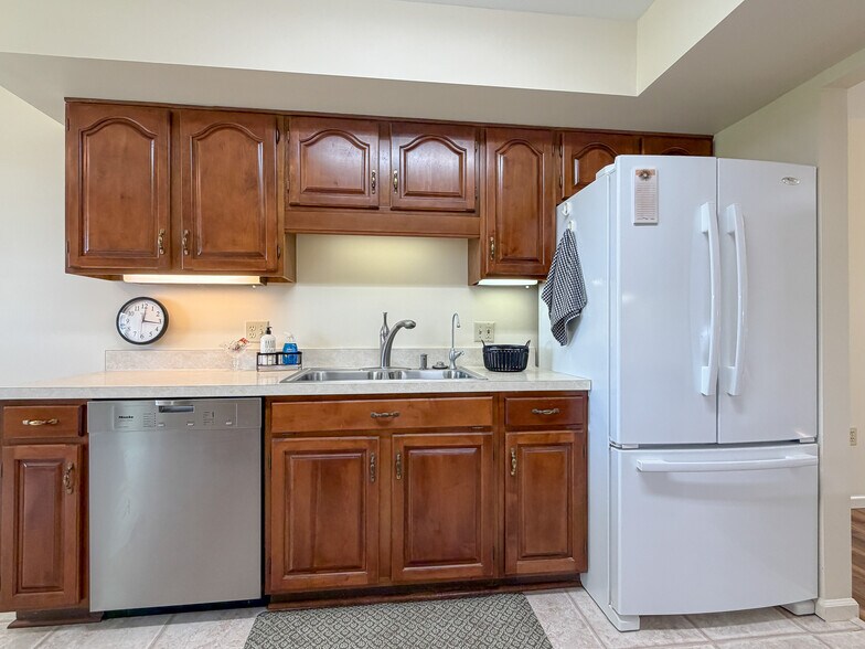 Building Photo - 340 Woodchuck Dr