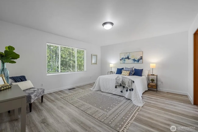 Building Photo - 4 Bed + Bonus Room, 2.5 Bath Home in Coyote Ridge w/ Park Access & Garage!