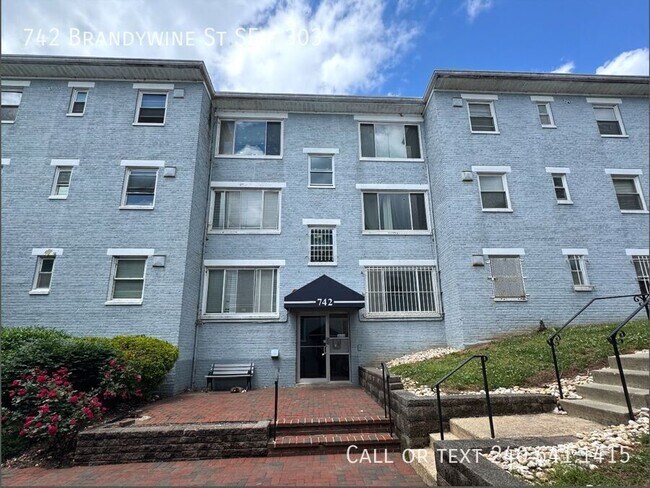 Building Photo - 742 Brandywine St SE