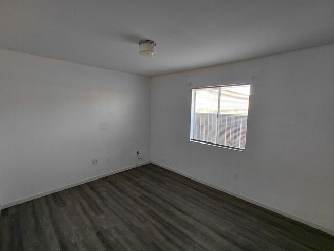 Building Photo - 455 W Orange Ave