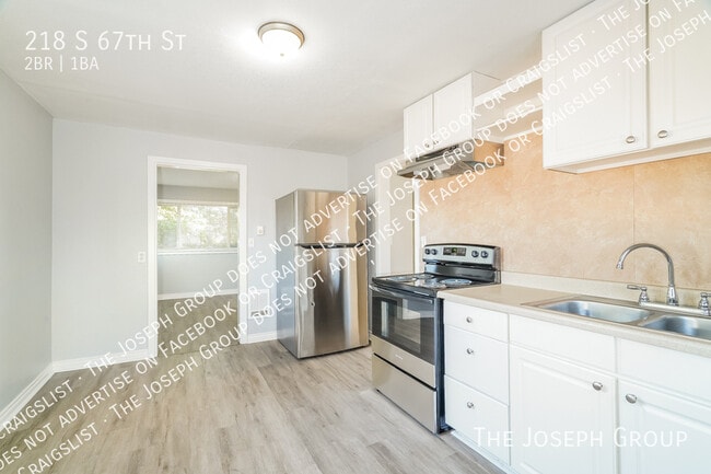 Building Photo - 218 S 67th St