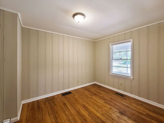 Building Photo - Cutest Bungalow in the Heart of Hapeville 3 bed/2 bath
