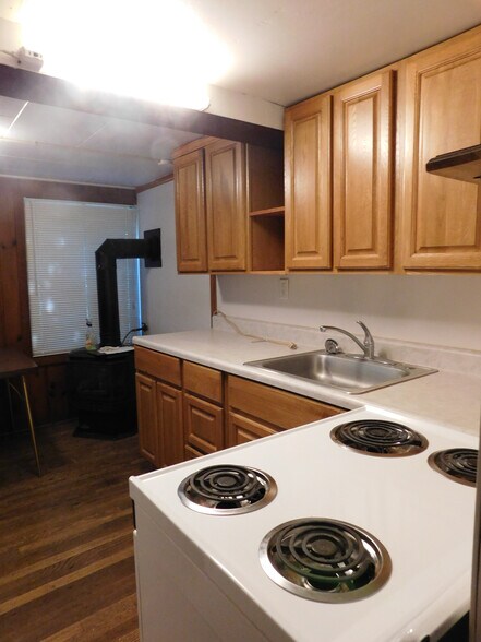 Kitchen - 335 NE Kamiaken St