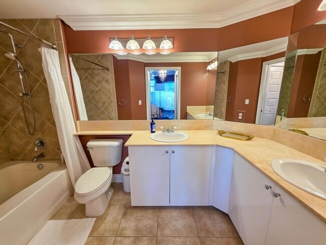 Building Photo - 806 E Windward Way