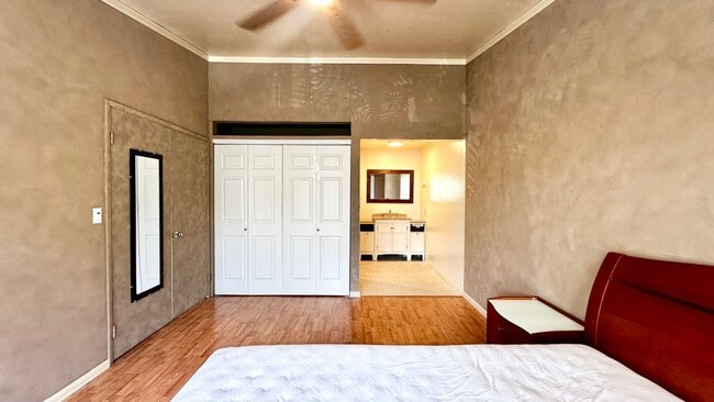 Building Photo - 2 BED/2 BATH/2 PRKG + Washer/Dryer INSIDE ...