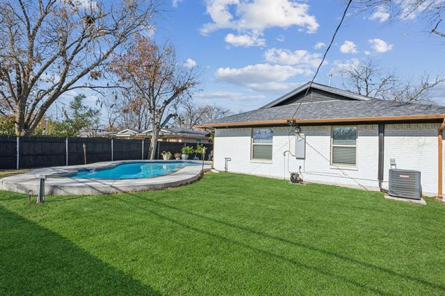 Building Photo - 2516 Highwood Dr