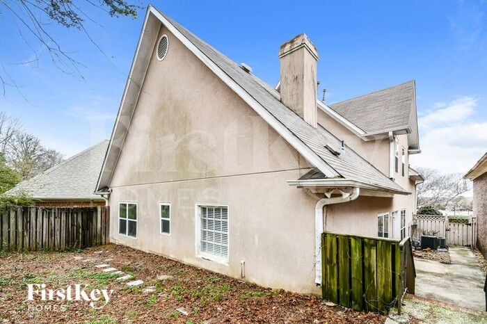 Building Photo - 657 Village Crest Cir