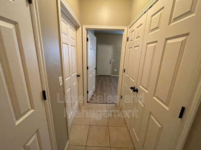 Building Photo - 1317 Garden Gate Dr
