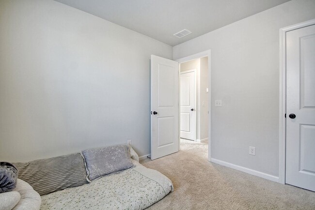 Building Photo - Spacious Moncks Corner Home