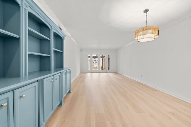 Building Photo - 12966 Trail Hollow Dr