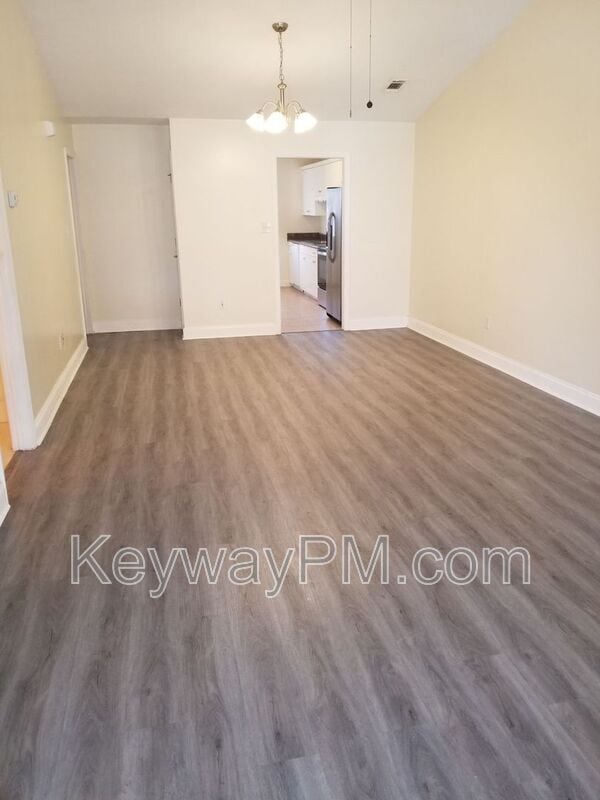 Building Photo - 302 Browning Dr