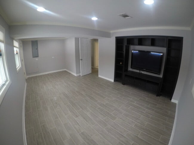 Building Photo - 1006 Brookside Ln