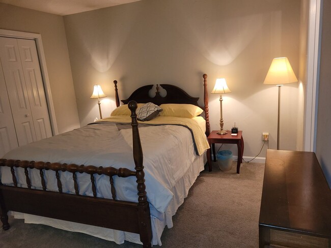 Building Photo - Furnished 3 BR, 3 BH Townhouse in Wilmington!