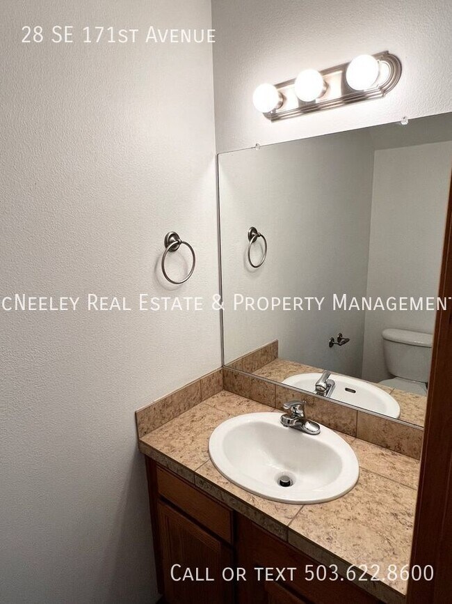 Building Photo - Nice 3 Bedroom Home