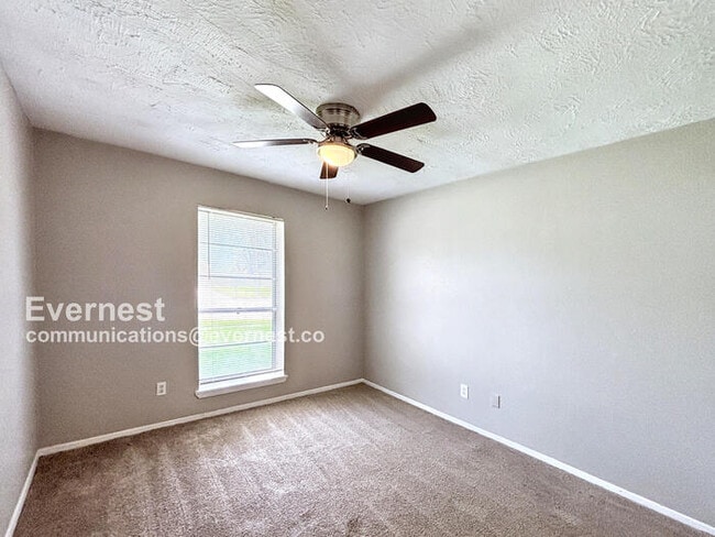 Building Photo - 203 Woodvale Dr