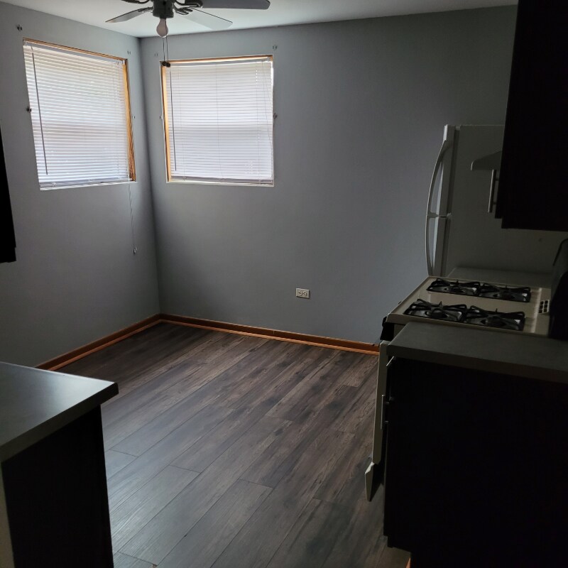 Building Photo - 6805 W Montrose Ave