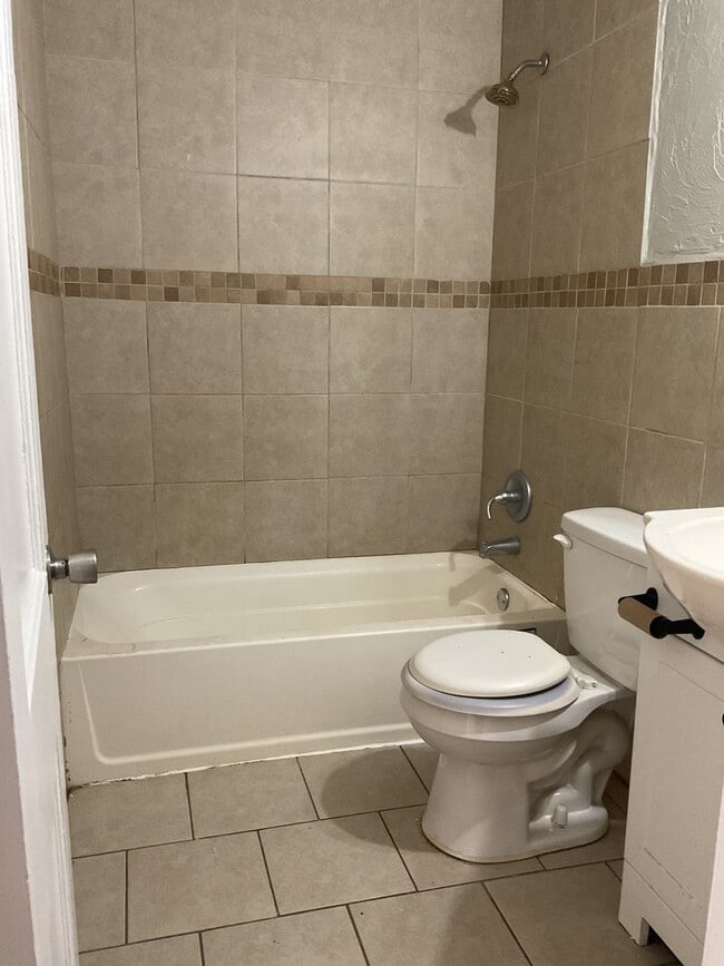 Building Photo - Two bedroom home for rent close to Rose State College