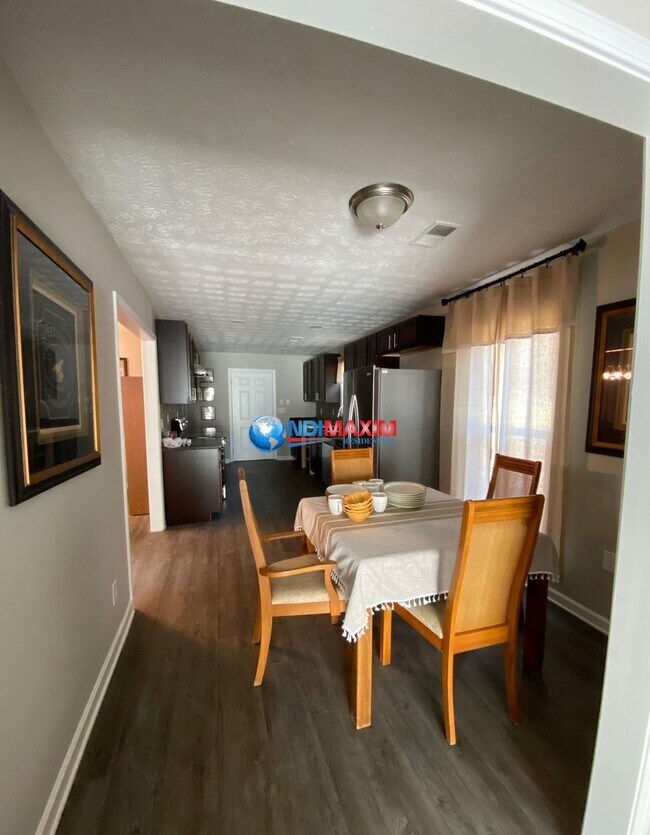 Building Photo - Renovated wheelchair accessible ranch in P...