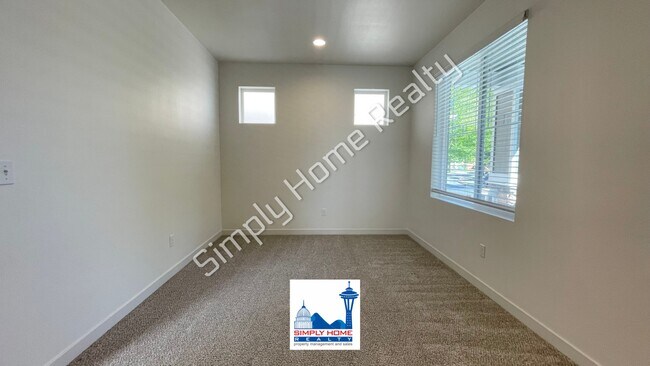 Building Photo - Welcome to Your 4-Bedroom Dream Home!??