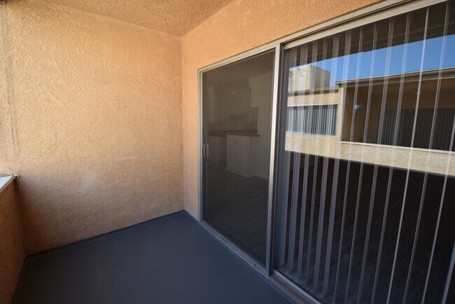 Building Photo - 5036