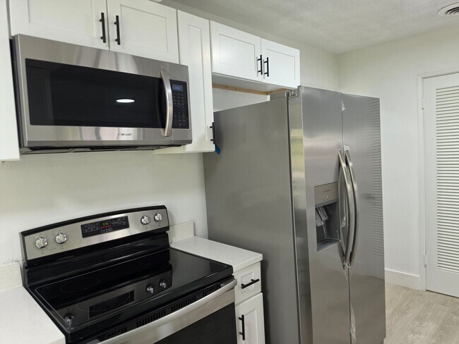 Building Photo - FOR RENT!!! SIMPLY STUNNING AND SPACIUS 3 BED 2 BATH SINGLE FAMILY HOME..