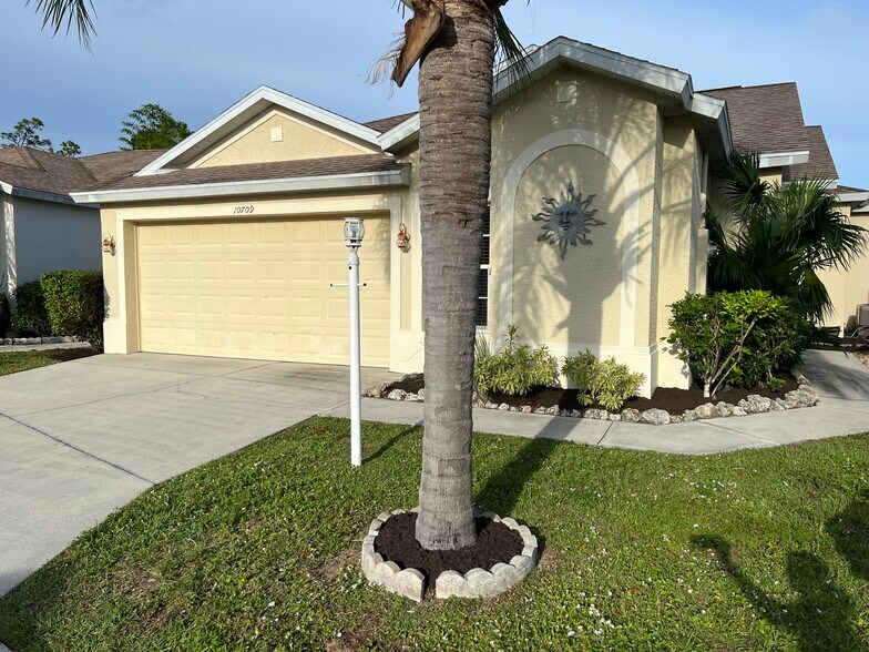 Primary Photo - 10709 Pearl Bay Cir
