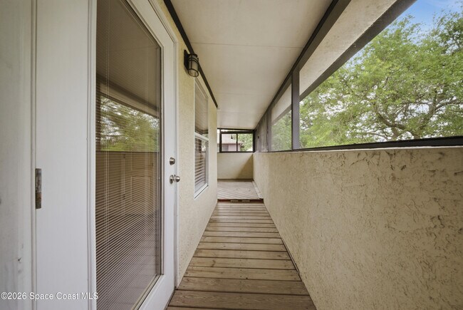 Building Photo - 2605 S Park Ave