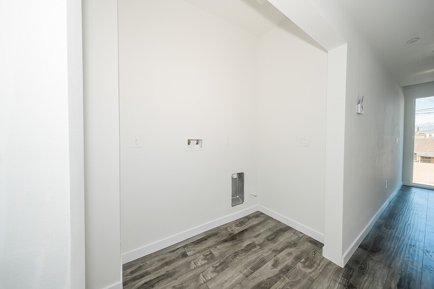 Building Photo - 668 Keenan Ave