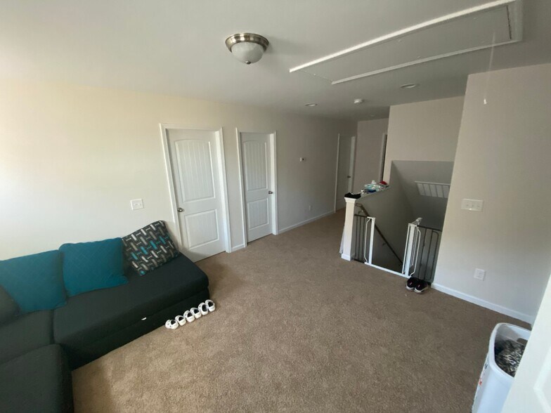 Building Photo - 1112 Sapphire Dr