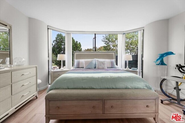 Building Photo - 4316 Marina City Dr