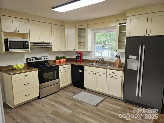 Building Photo - 1109 Reid Harkey Rd