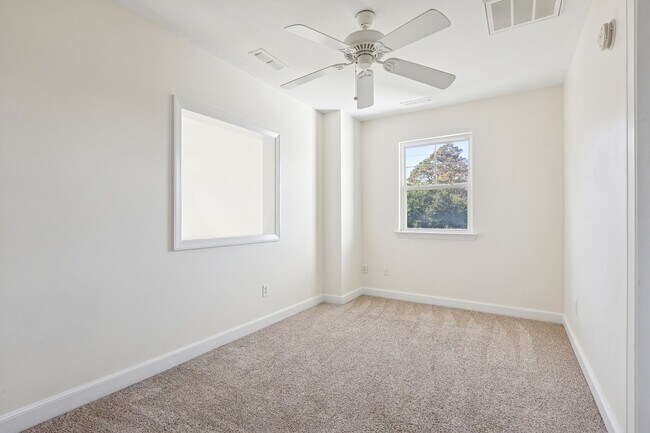 Building Photo - Chic's Beach Updated Rental!