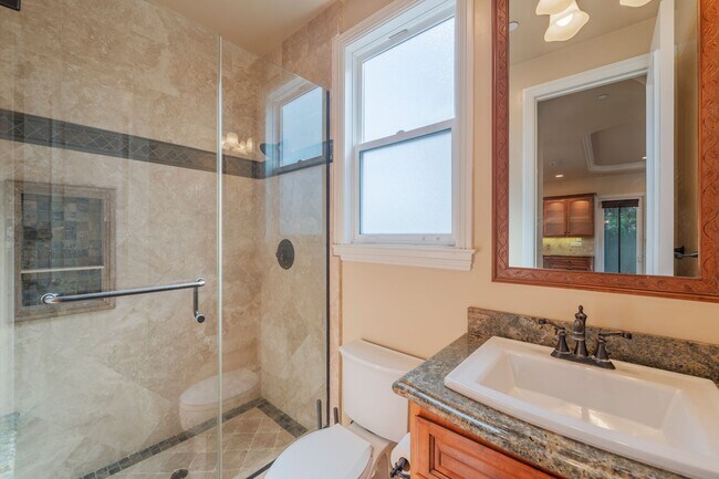 Building Photo - Luxury Detached Townhome in Redondo Beach