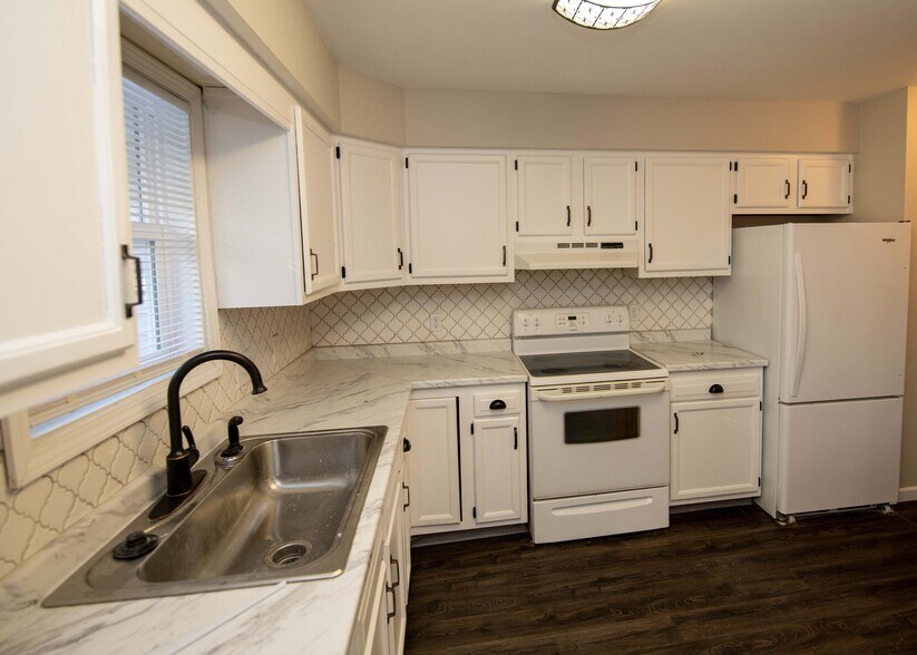 Building Photo - 130 Pierre Pl