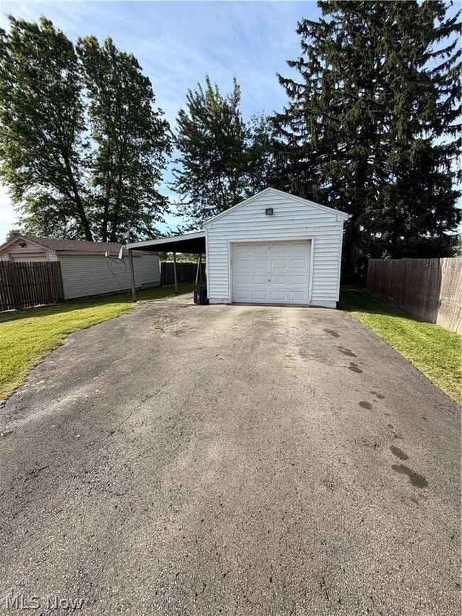 Building Photo - 52 Meadowbrook Ave